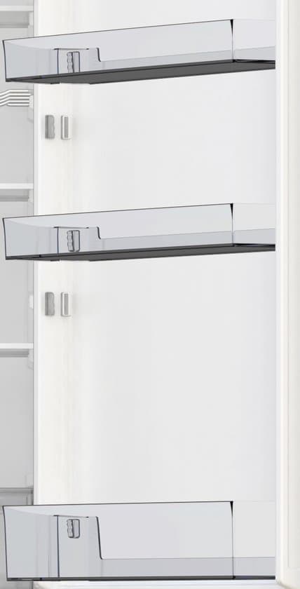 Hisense RB440N4AFC – Koelvriescombinatie vrijstaand – Zwart – 336 liter inhoud – Rechtsdraaiend (omkeerbaar) – Energielabel C – Stil: 35 dB(A) – NoFrost – Nulgradenzone en flessenrek – 201cm hoog – 238L koelen, 98L vriezen