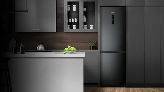 Hisense RB390N4BFC – Koel-vriescombinatie – 300 liter – No Frost – Inverter Compressor – Zwart – Energieklasse C – 35 dB – Super Cool & FastFreeze
