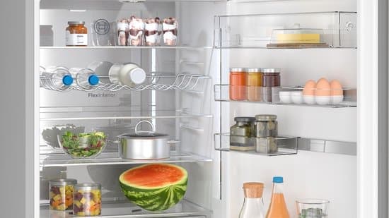Bosch KGN49AIBT – Serie 6 – Koelkast – Koel-vriescombinatie – 203 x 70 cm – Extra breed – RVS – Energielabel B – Zeer stil- Total No Frost: Nooit meer ontdooien – VitaFresh XXL 0°C: houd etenswaren langer vers met extra ruime vershoudlades
