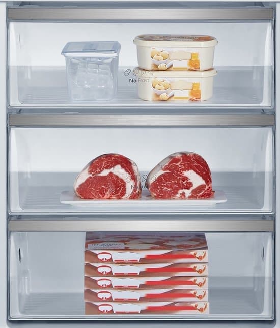 Hisense RB645N4BID – Vrijstaande koel-Vriescombinatie – 70cm breed – 495 Liter – No Frost – Fast Freeze – Metal-Tech Cooling – RVS – Energieklasse D