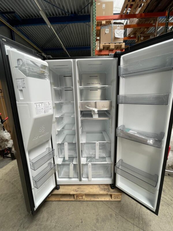 Hisense RS818N4TFC - Amerikaanse koelkast - Energielabel C - Water- & ijsdispenser - Metal Cooling - No Frost - Zwart- Multi-Air Flow - Fast Freeze - 35dB (A) - Inverter Compressor - 632 Liter - Afbeelding 9